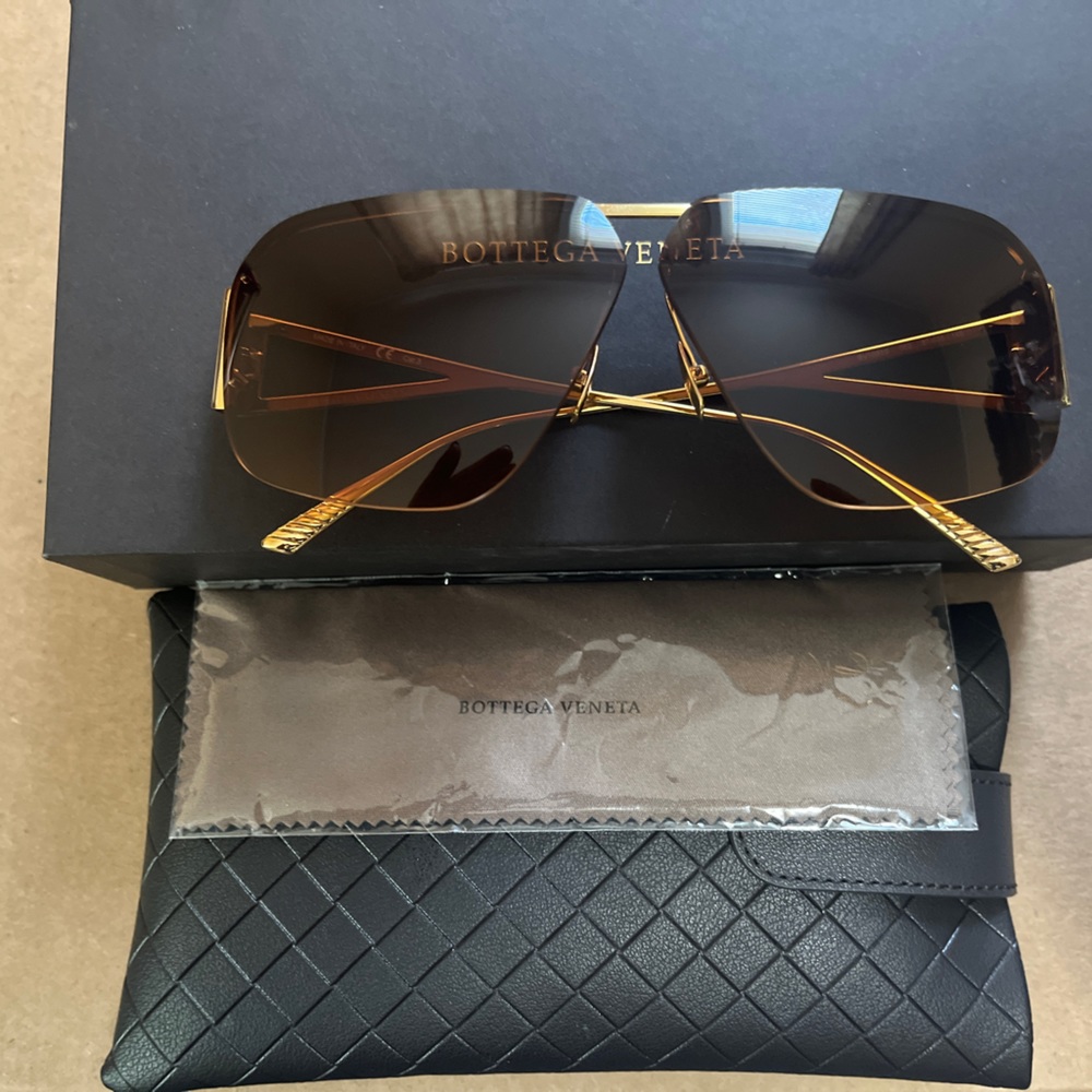 Brand New Bottega Veneta aviator sunglasses bv1065